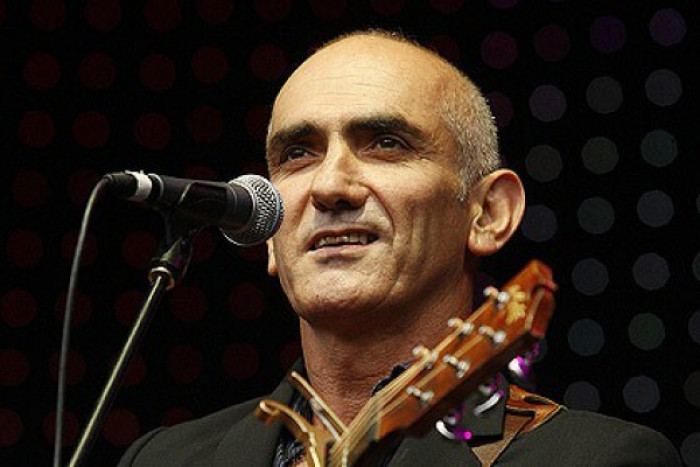 SUPPORTING GIPPSLAND LOCALS TO RECHARGE WITH PAUL KELLY